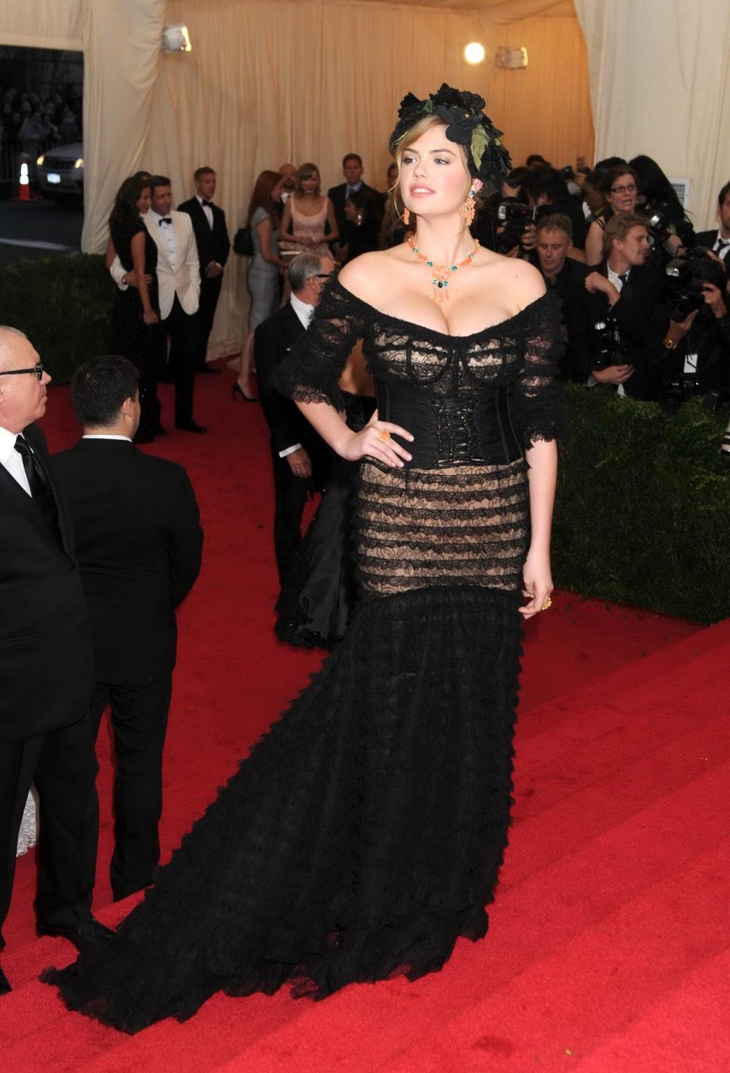 16P Busty Kate Upton showing cleavage at the 2014 Met Gala in NY