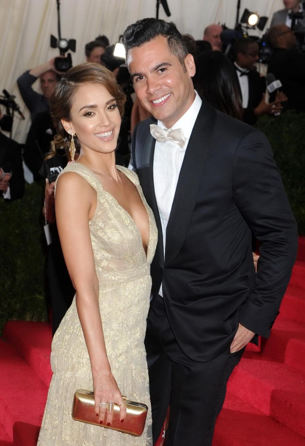 16P Jessica Alba showing cleavage at the 2014 Met Gala in NYC