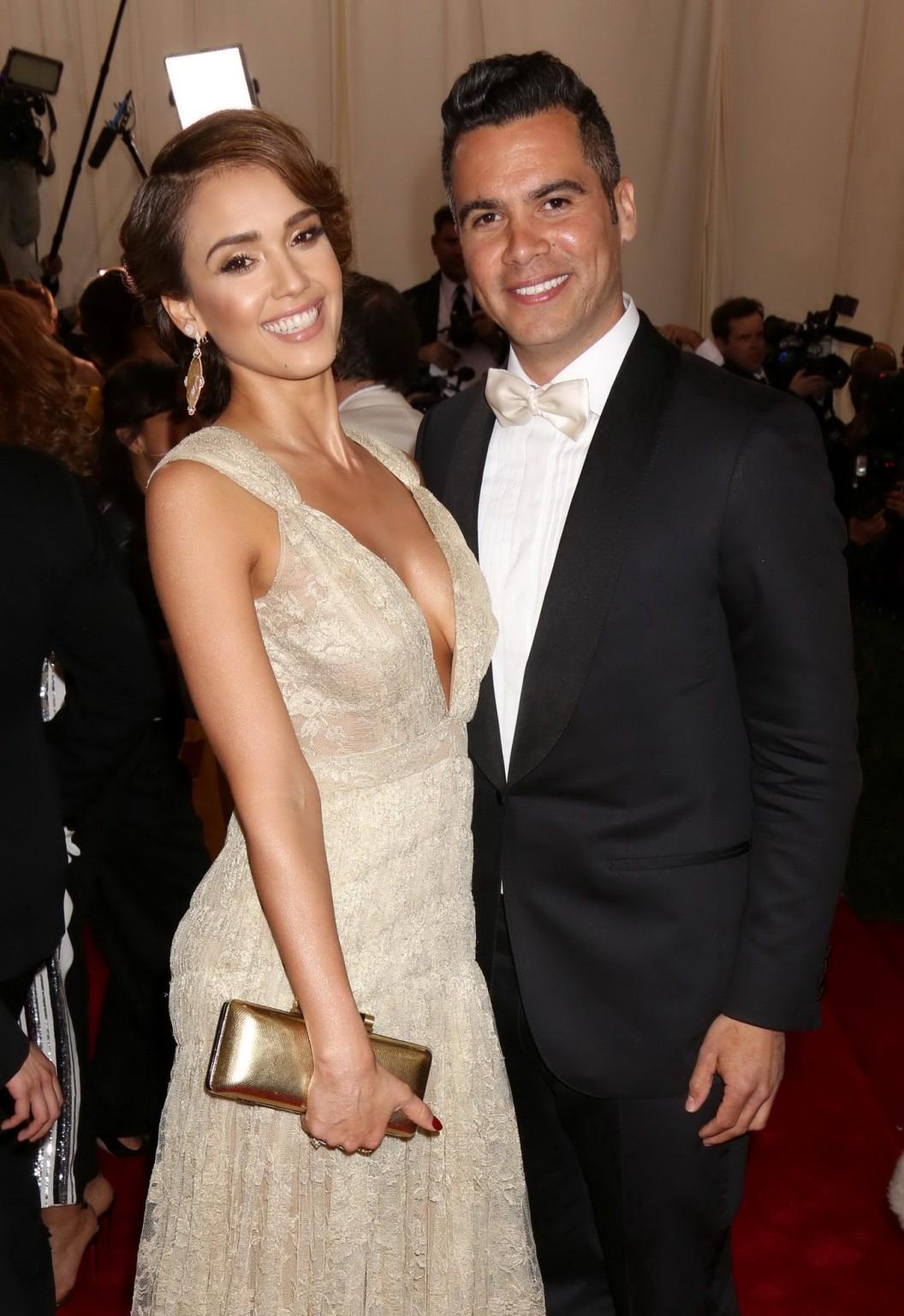 16P Jessica Alba showing cleavage at the 2014 Met Gala in NYC