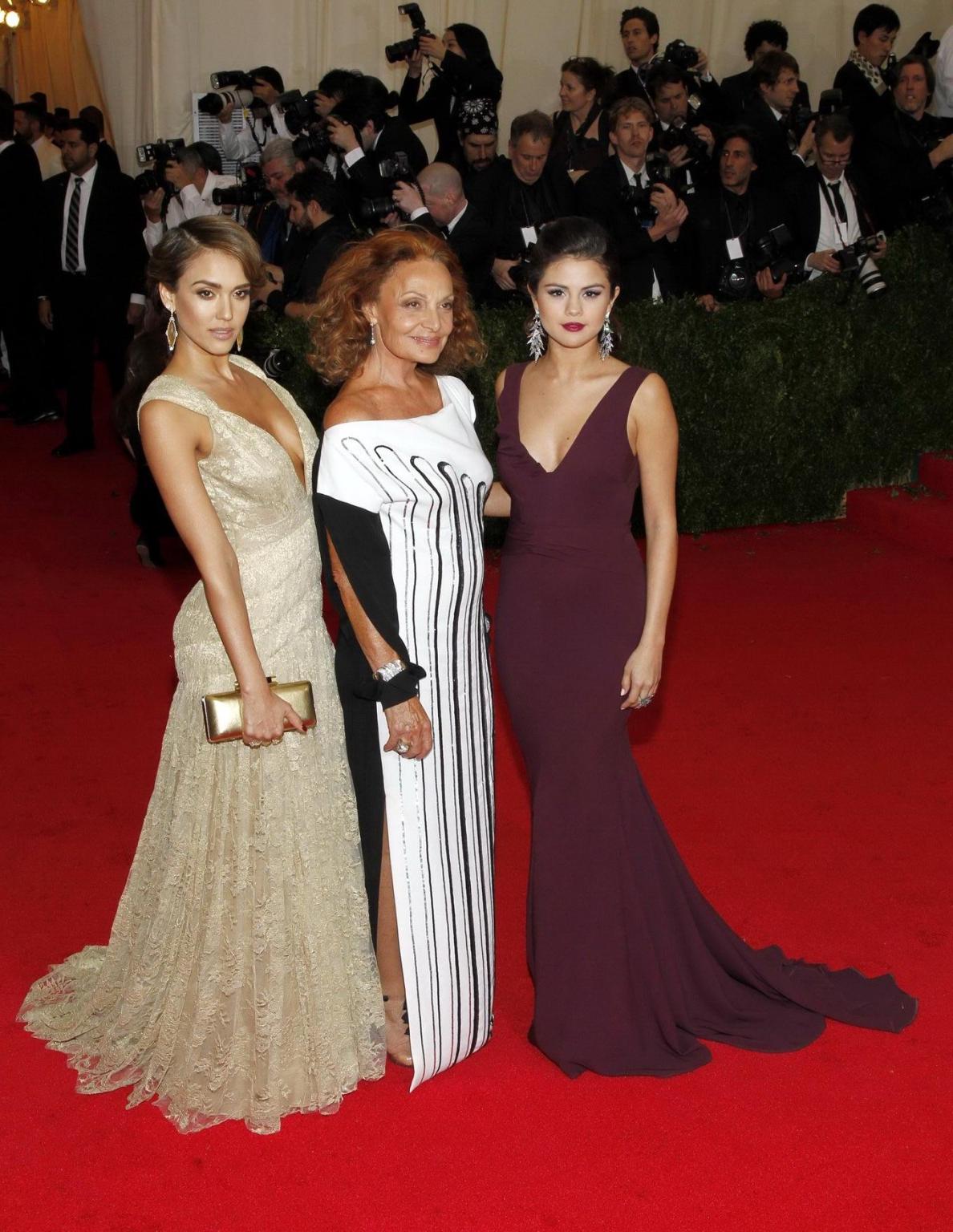 16P Jessica Alba showing cleavage at the 2014 Met Gala in NYC