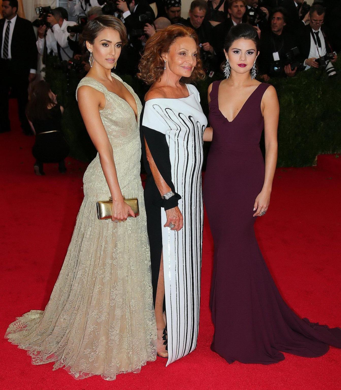16P Jessica Alba showing cleavage at the 2014 Met Gala in NYC