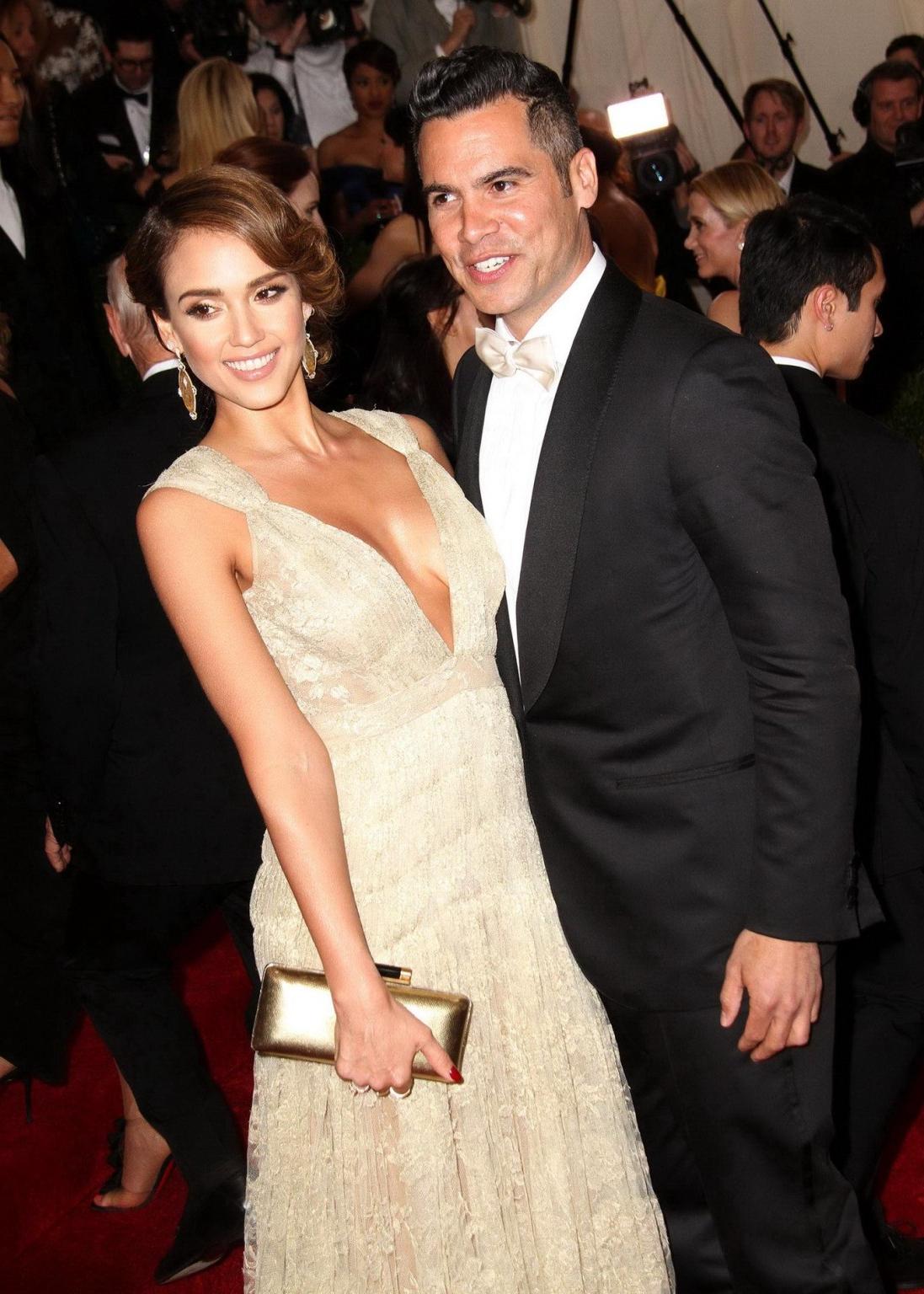 16P Jessica Alba showing cleavage at the 2014 Met Gala in NYC
