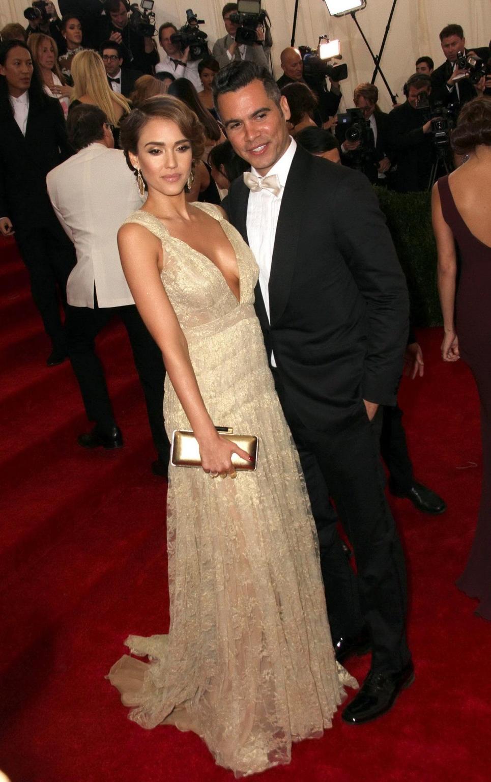 16P Jessica Alba showing cleavage at the 2014 Met Gala in NYC