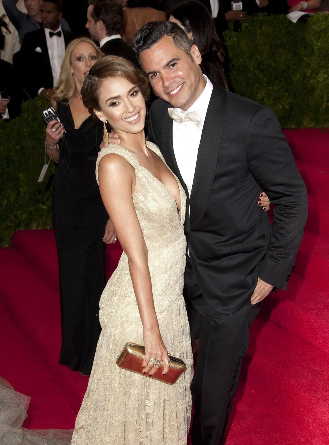 16P Jessica Alba showing cleavage at the 2014 Met Gala in NYC