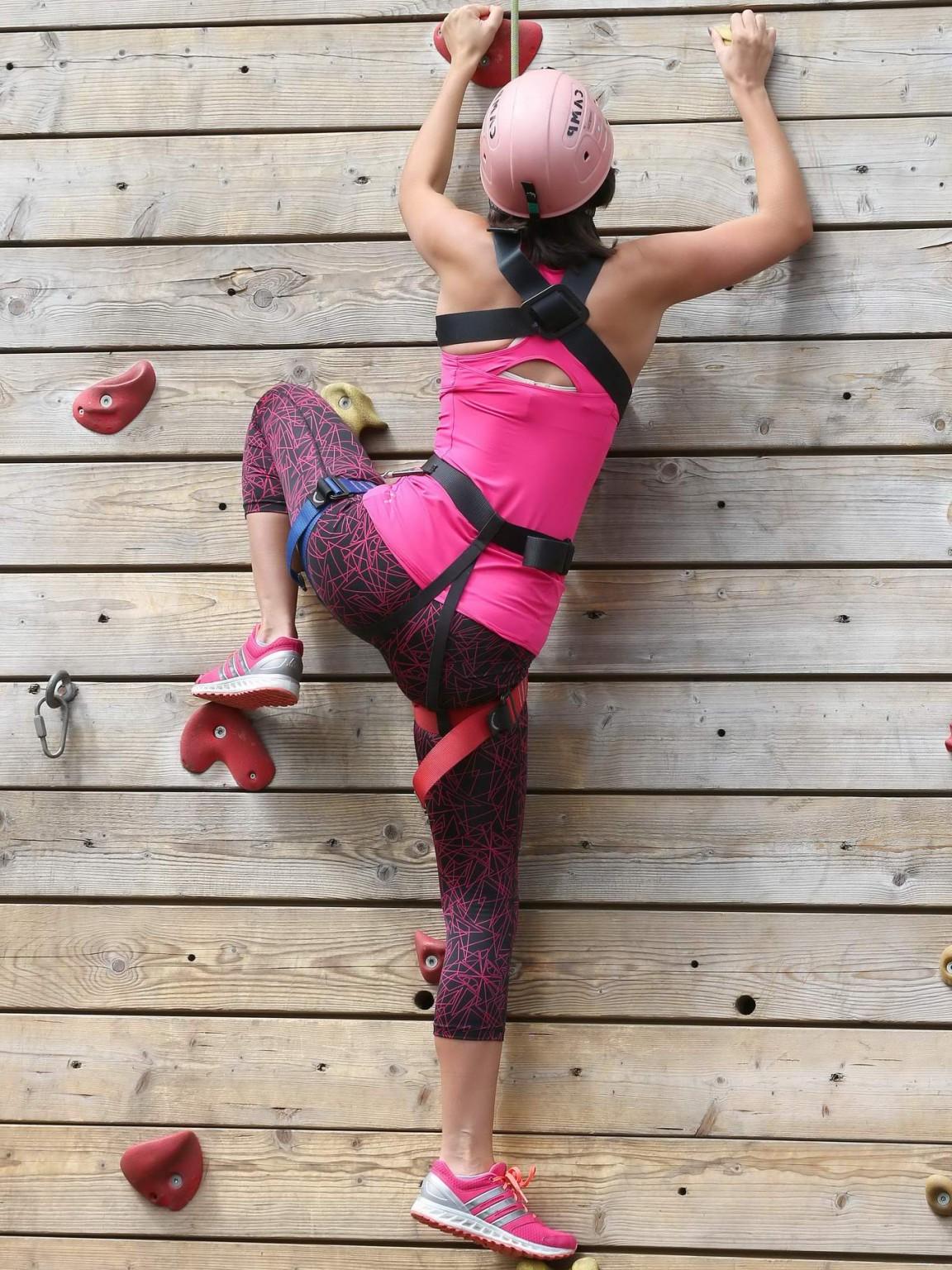 16P Lucy Mecklenburgh showing ass and cleavage in tight sports outfit while working 