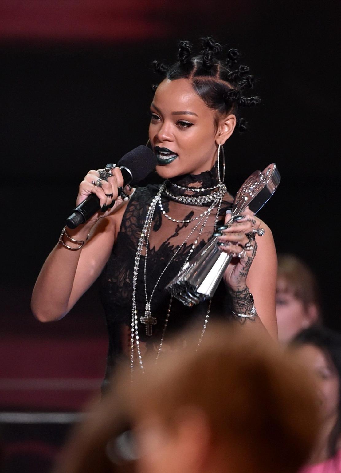 15P Rihanna wearing black panties and lace dress at the 2014 iHeartRadio Music Award