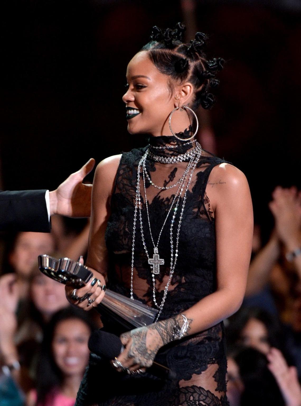 15P Rihanna wearing black panties and lace dress at the 2014 iHeartRadio Music Award