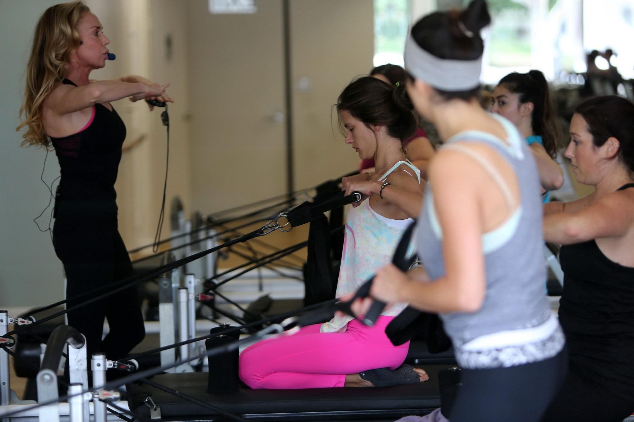 16P Alessandra Ambrosio showing off her ass and cleavage at the gym in LA