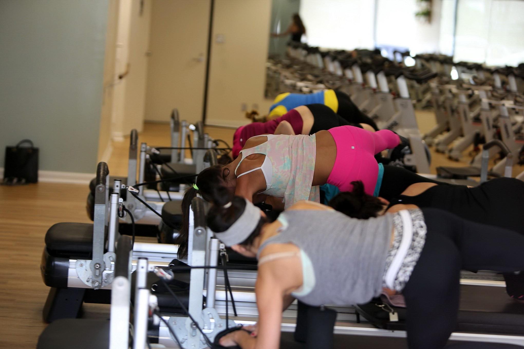 16P Alessandra Ambrosio showing off her ass and cleavage at the gym in LA