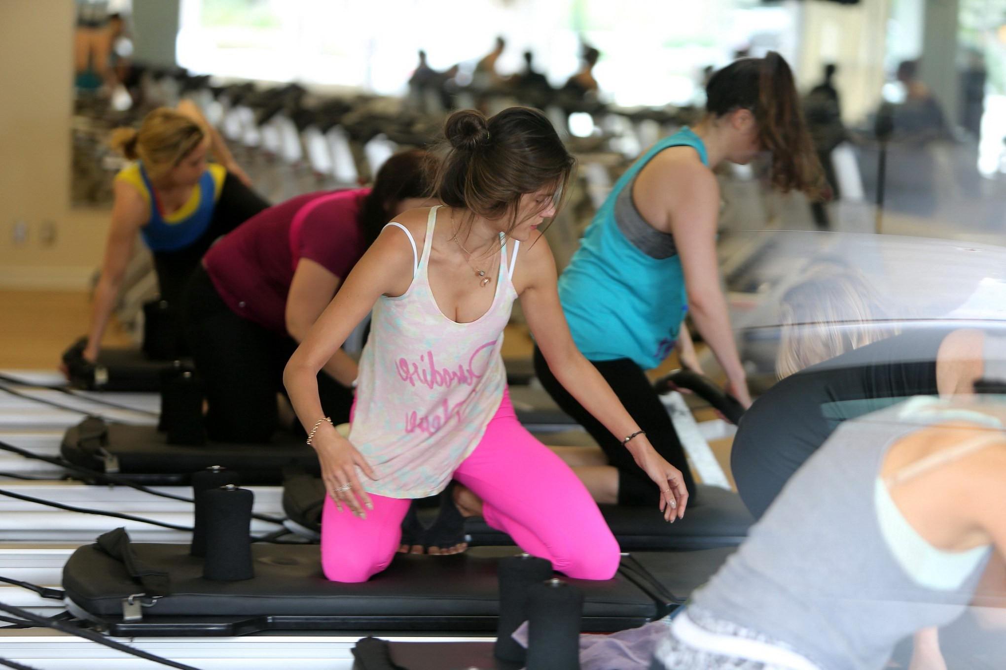 16P Alessandra Ambrosio showing off her ass and cleavage at the gym in LA