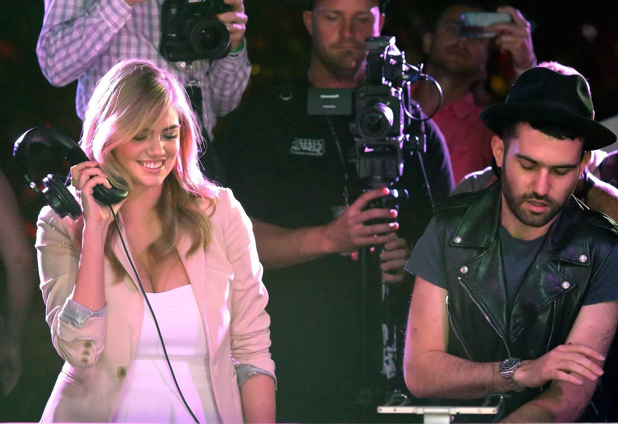 16P Kate Upton leggy  showing huge cleavage at the Express runway fashion show in Mi