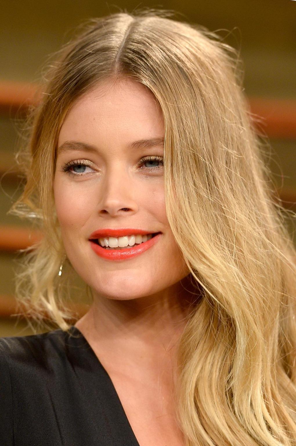 16P Doutzen Kroes pregnant and showing huge cleavage at the 2014 Vanity Fair Oscar P