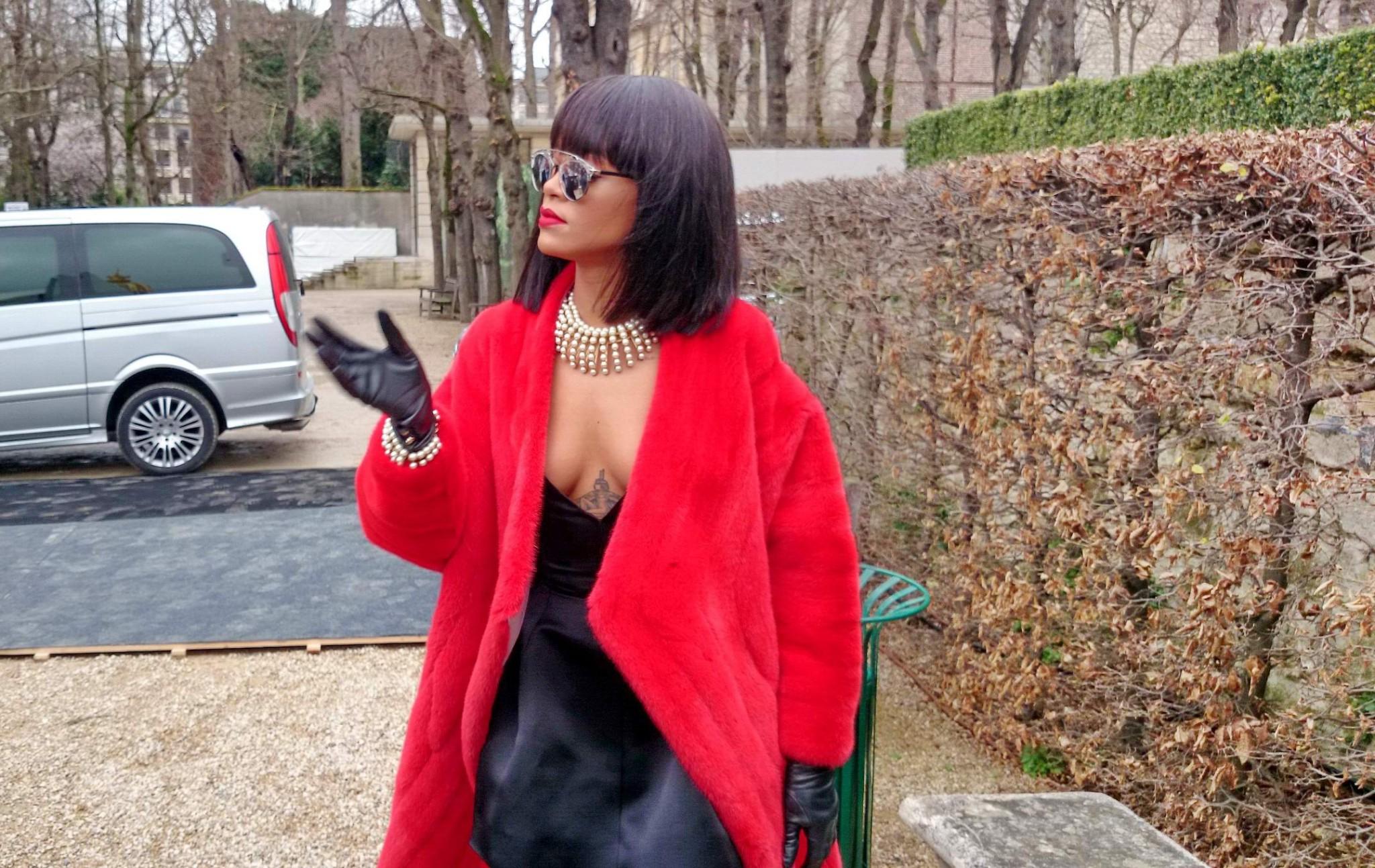 16P Rihanna showing off her stockings and cleavage at the Christian Dior fashion sho