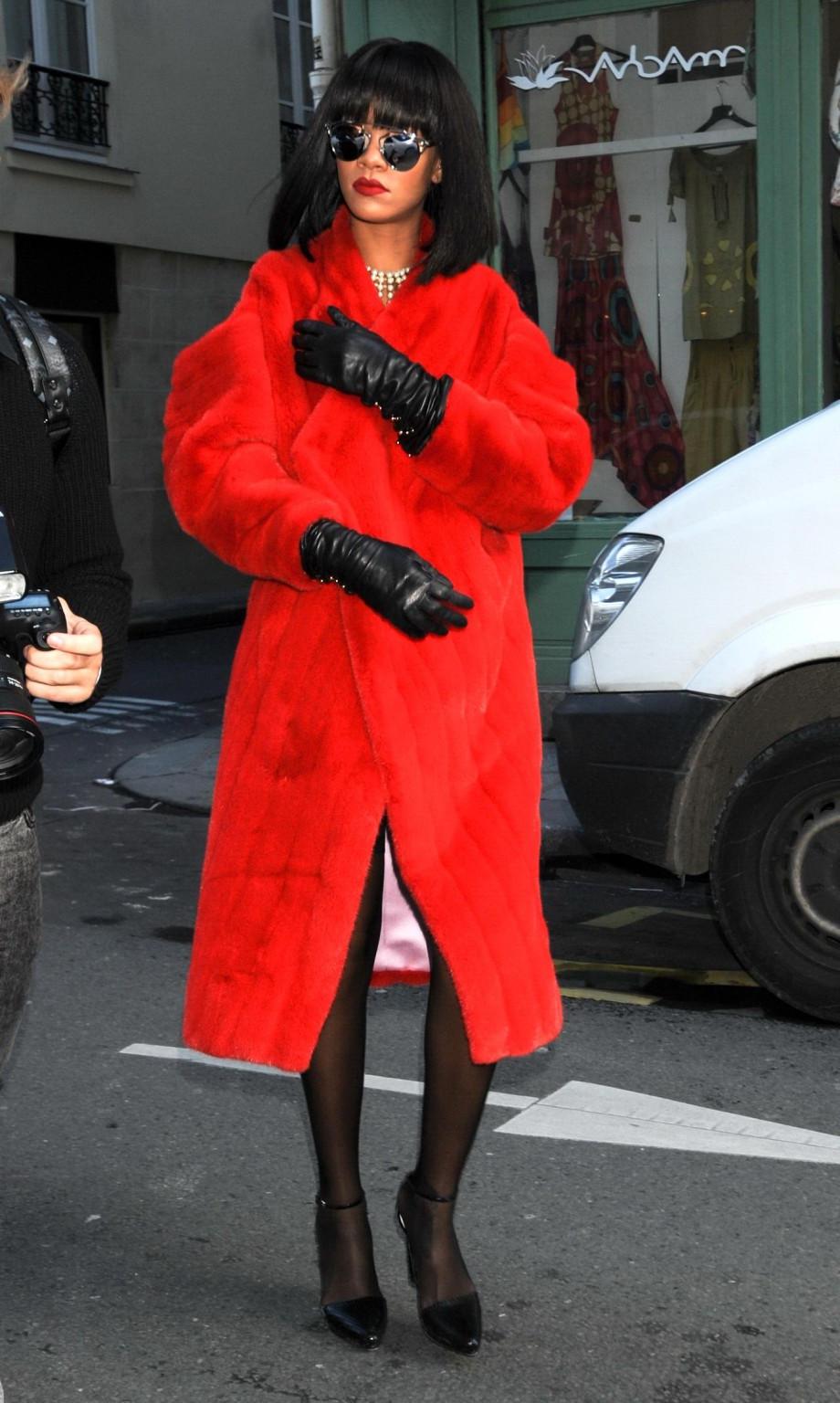 16P Rihanna showing off her stockings and cleavage at the Christian Dior fashion sho