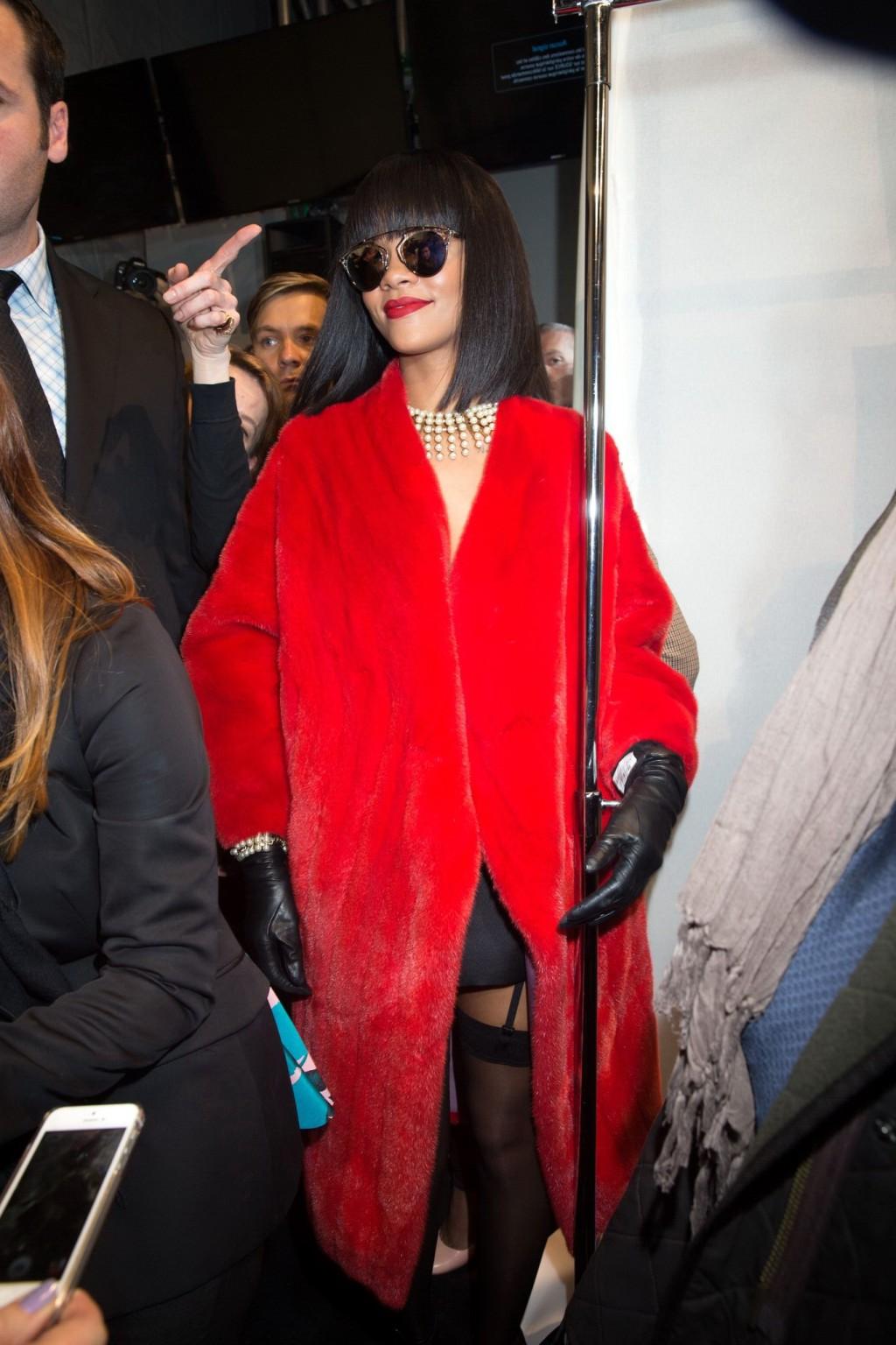 16P Rihanna showing off her stockings and cleavage at the Christian Dior fashion sho
