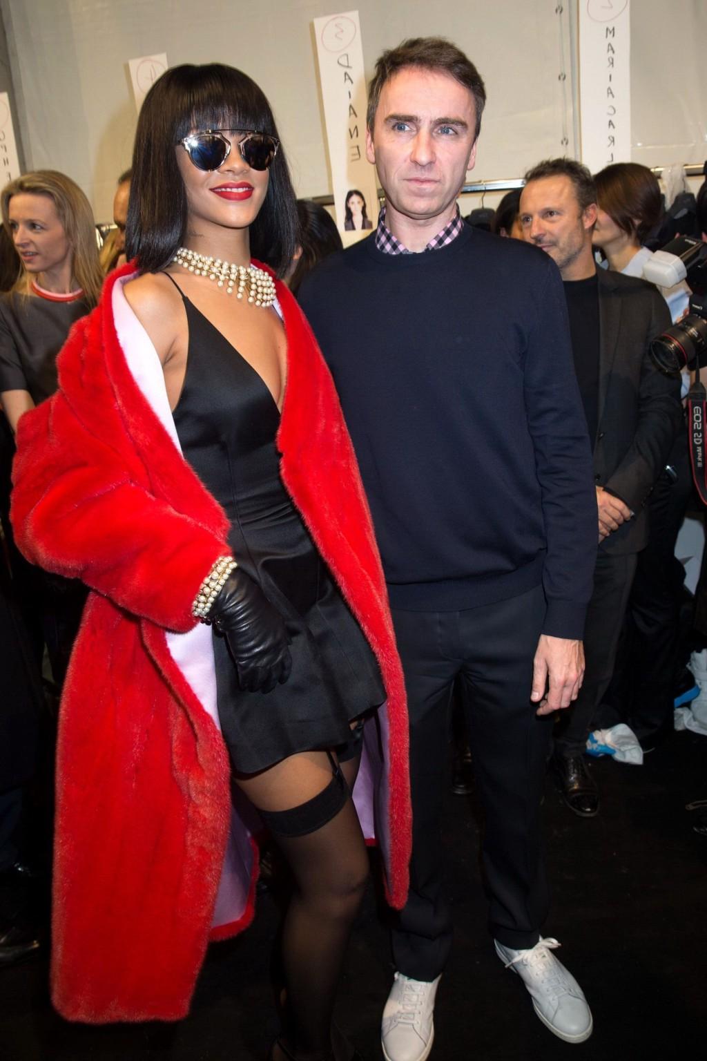 16P Rihanna showing off her stockings and cleavage at the Christian Dior fashion sho
