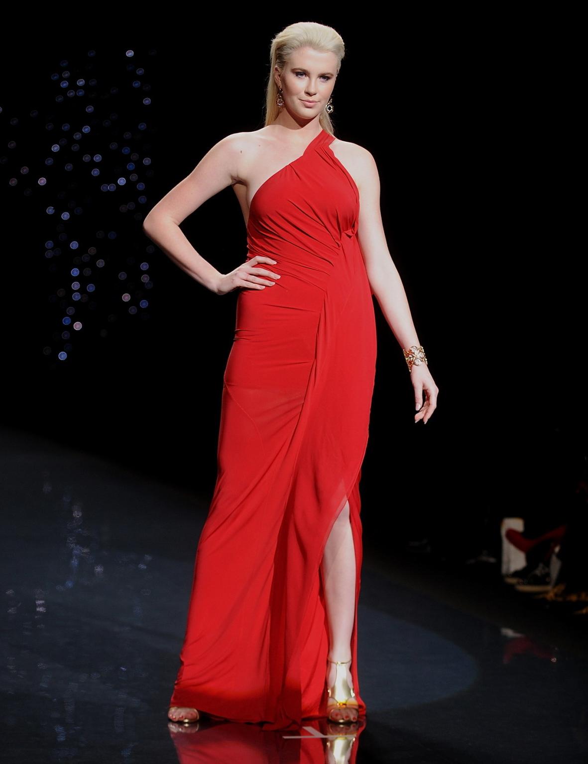 16P Ireland Baldwin braless in a revealing dress at The Heart Truth Red Dress Collec