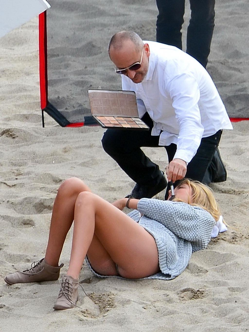 16P Kate Upton showing off her cleavage and ass on the set of a photoshoot in Malibu
