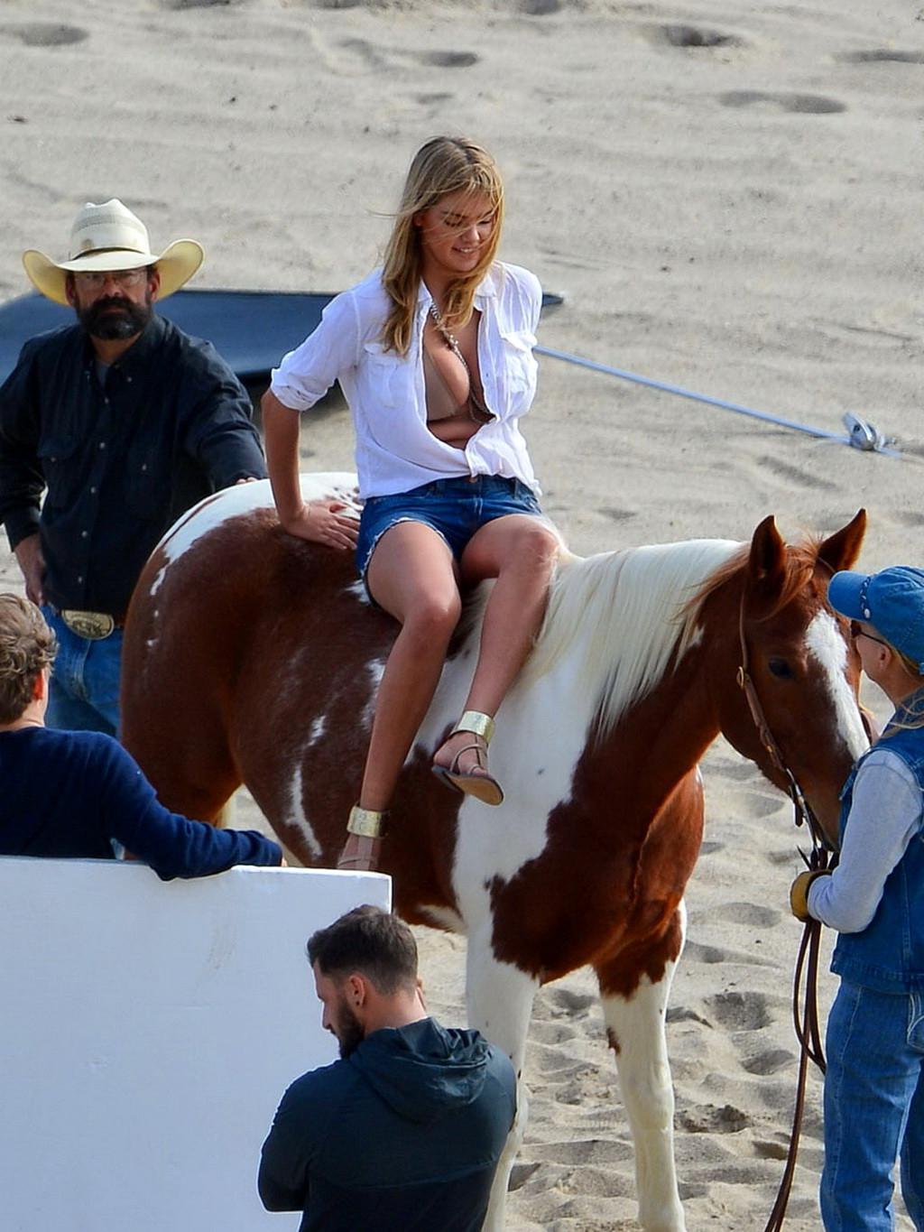 16P Kate Upton showing off her cleavage and ass on the set of a photoshoot in Malibu