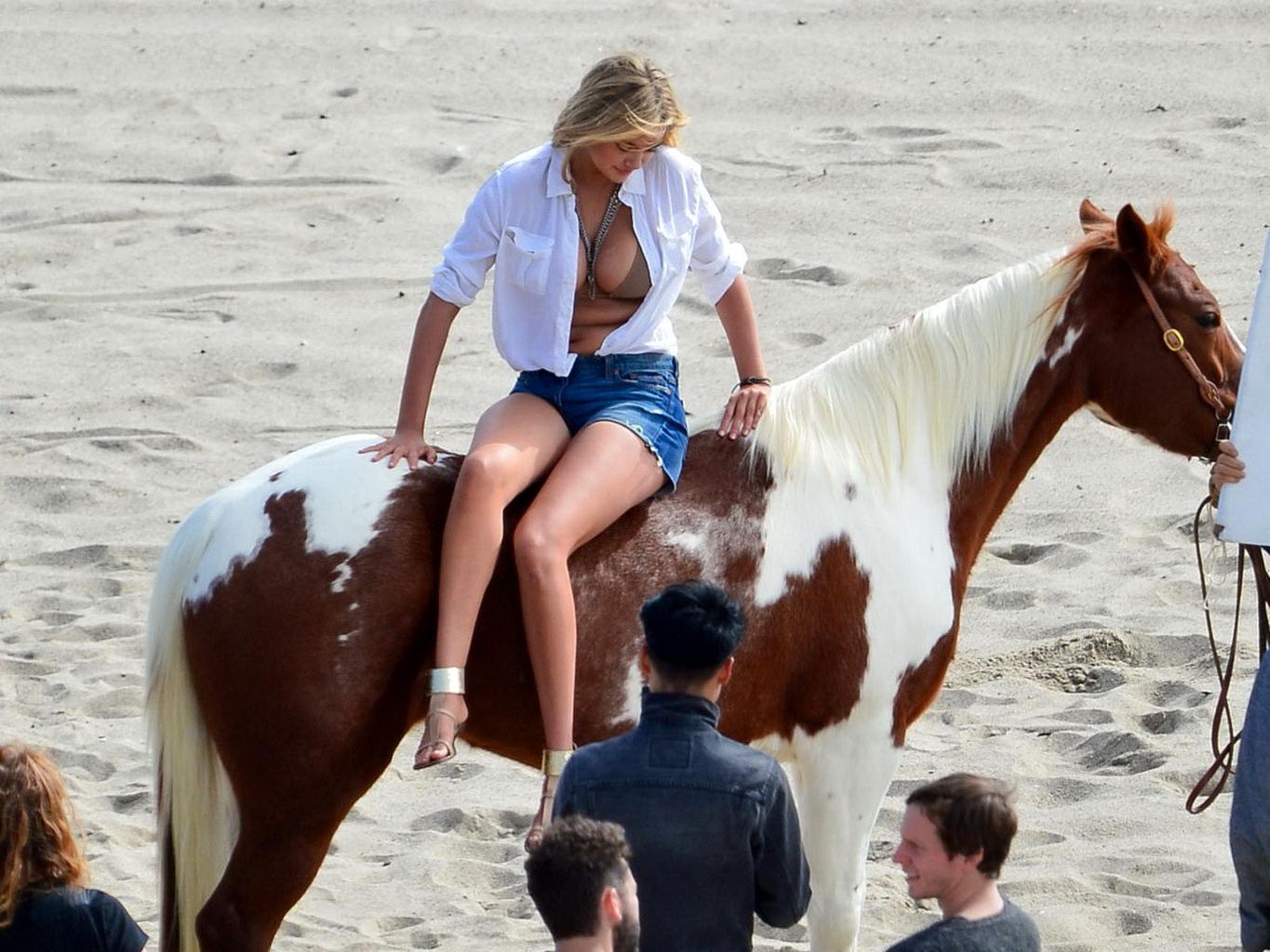 16P Kate Upton showing off her cleavage and ass on the set of a photoshoot in Malibu
