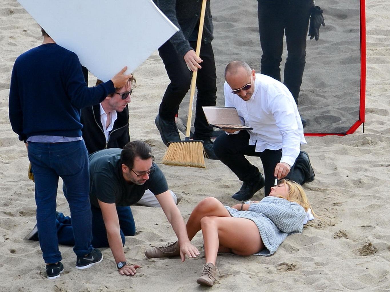 16P Kate Upton showing off her cleavage and ass on the set of a photoshoot in Malibu