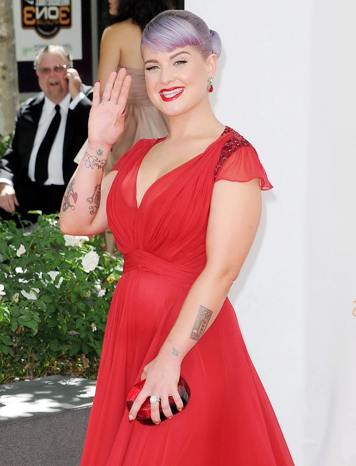 16P Chubby Kelly Osbourne showing huge cleavage at the 65th annual Primetime Emmy Aw