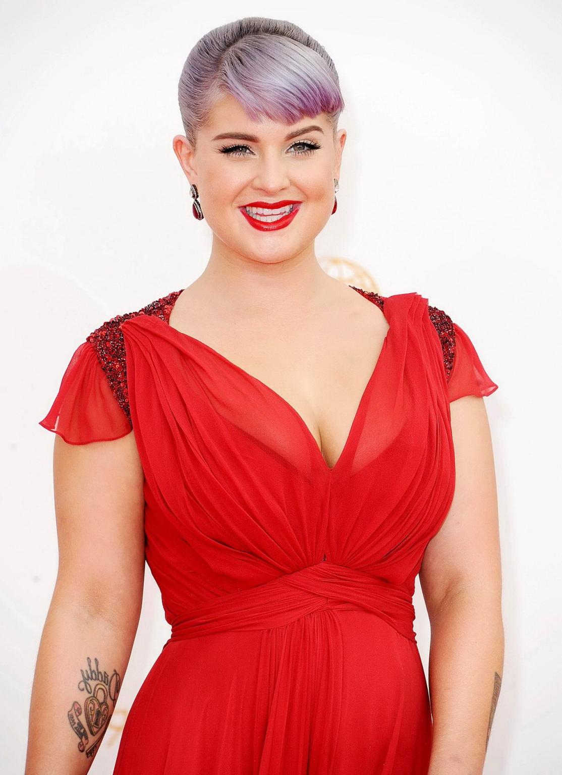 16P Chubby Kelly Osbourne showing huge cleavage at the 65th annual Primetime Emmy Aw
