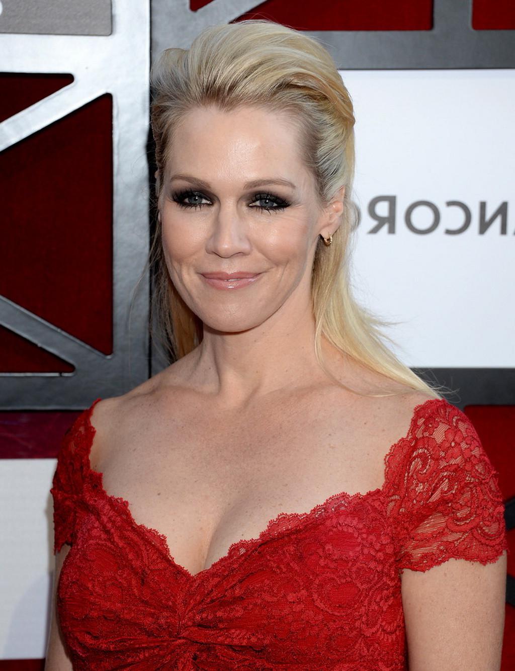 16P Jennie Garth cleavy wearing a red lace dress at the Comedy Central's 'Roast of J