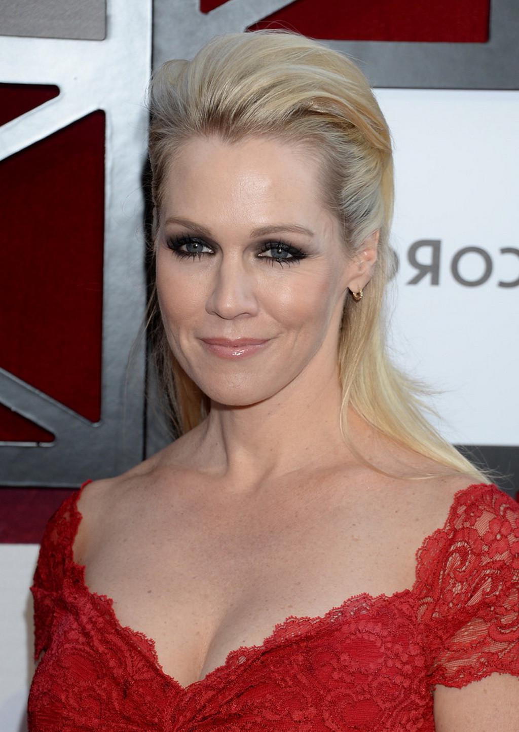 16P Jennie Garth cleavy wearing a red lace dress at the Comedy Central's 'Roast of J