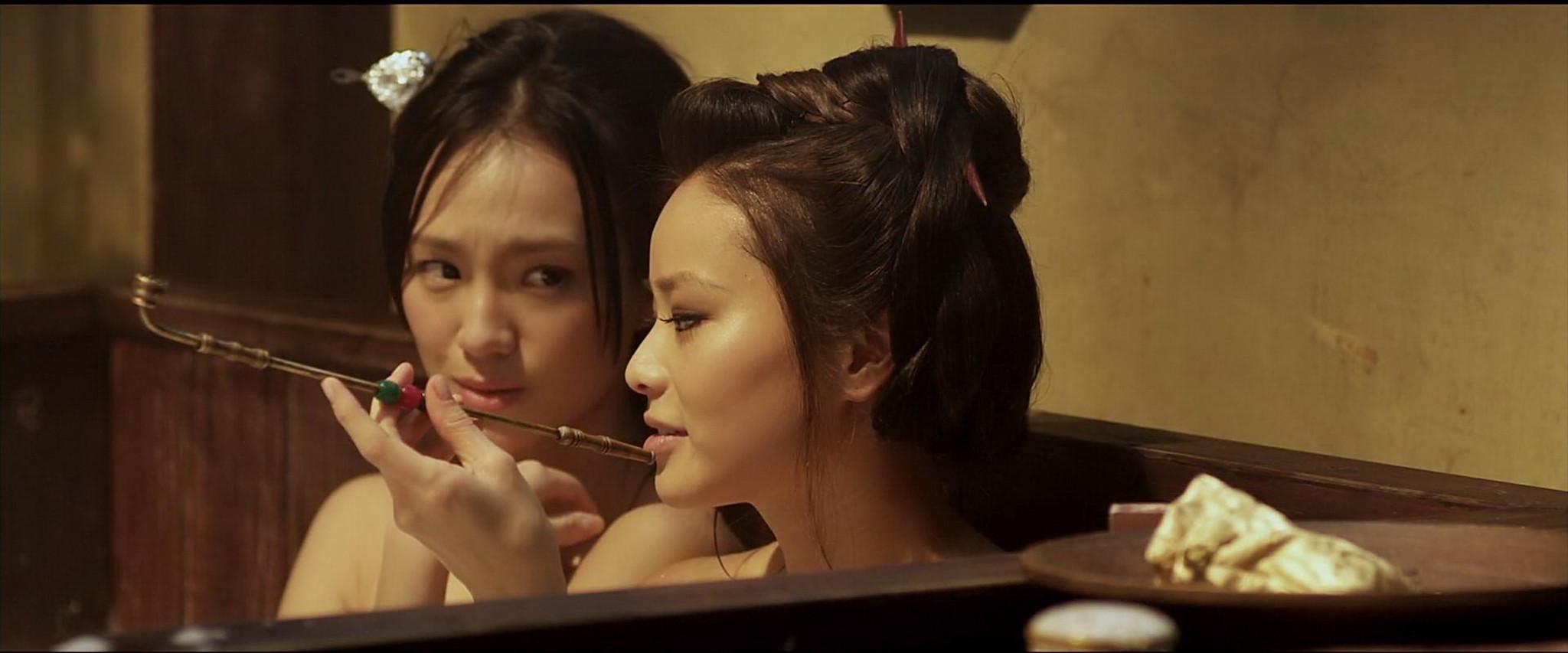 16P Jamie Chung upskirt and showing big cleavage at The Man With The Iron Fists caps