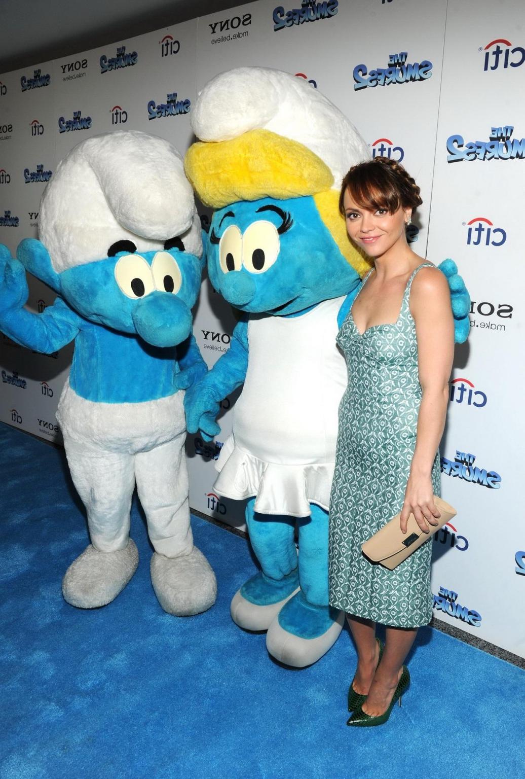 16P Christina Ricci showing big cleavage in a low cut indeterminate colored dress at
