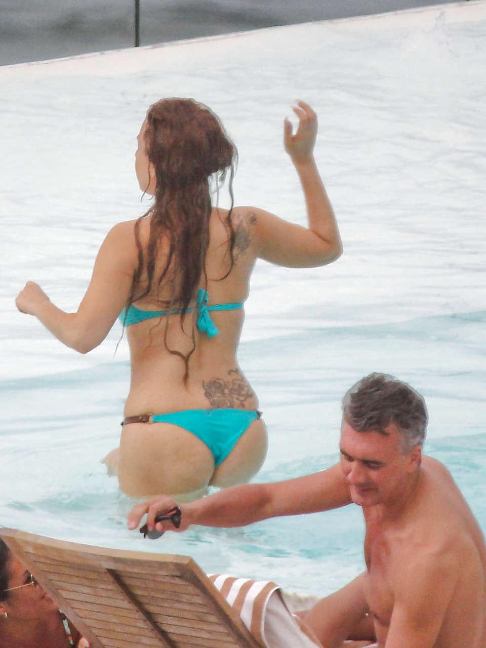 16P Lady Gaga shows sexy body and nice ass in bikini on pool