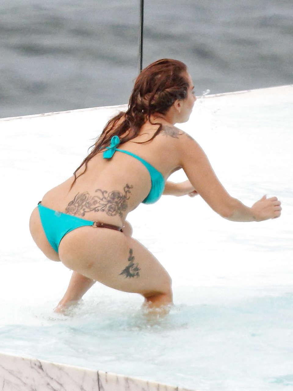 16P Lady Gaga shows sexy body and nice ass in bikini on pool