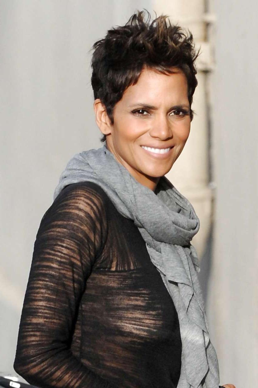 16P Halle Berry showing big boobs in huge cleavage on dress