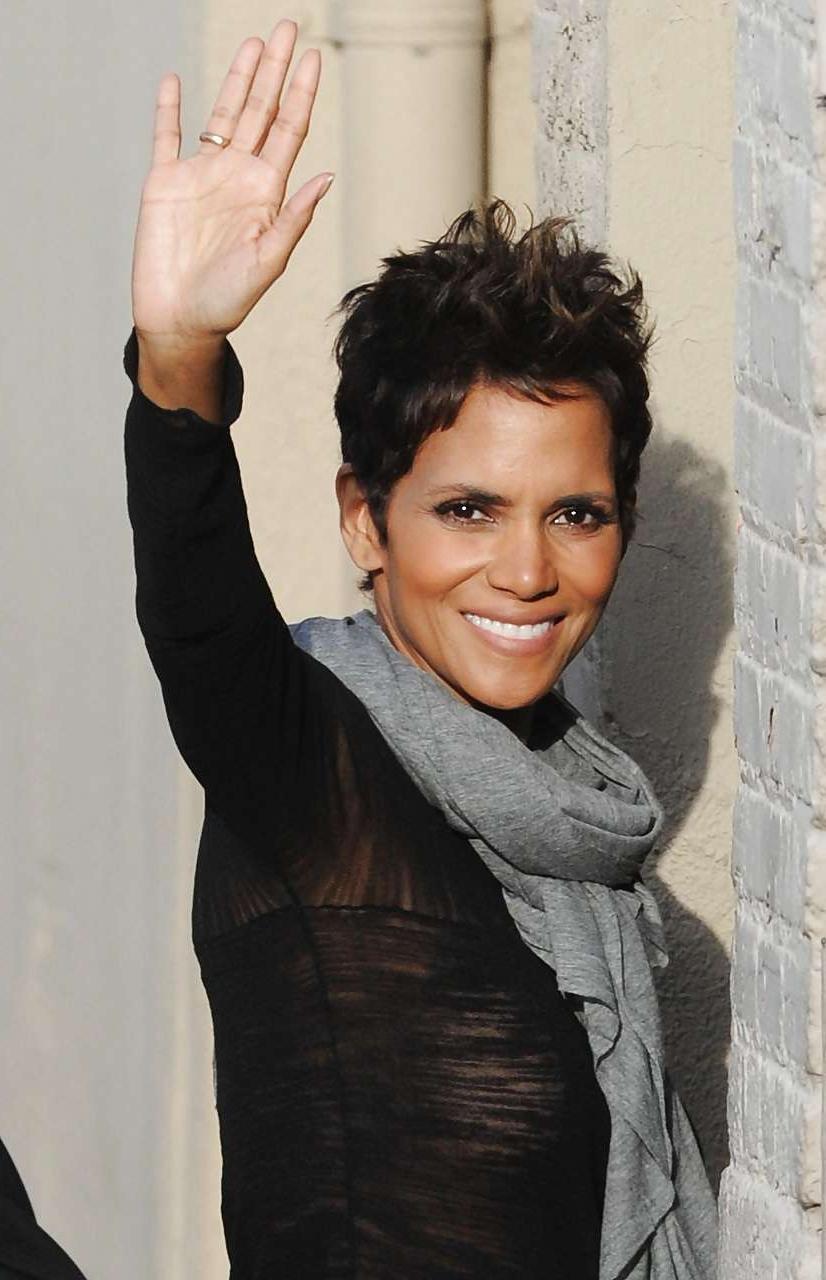 16P Halle Berry showing big boobs in huge cleavage on dress
