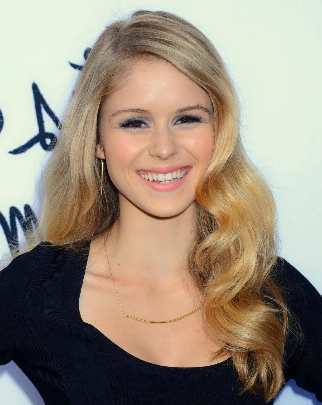 16P Erin Moriarty shows big cleavage wearing sexy black mini dress at The Kings of S