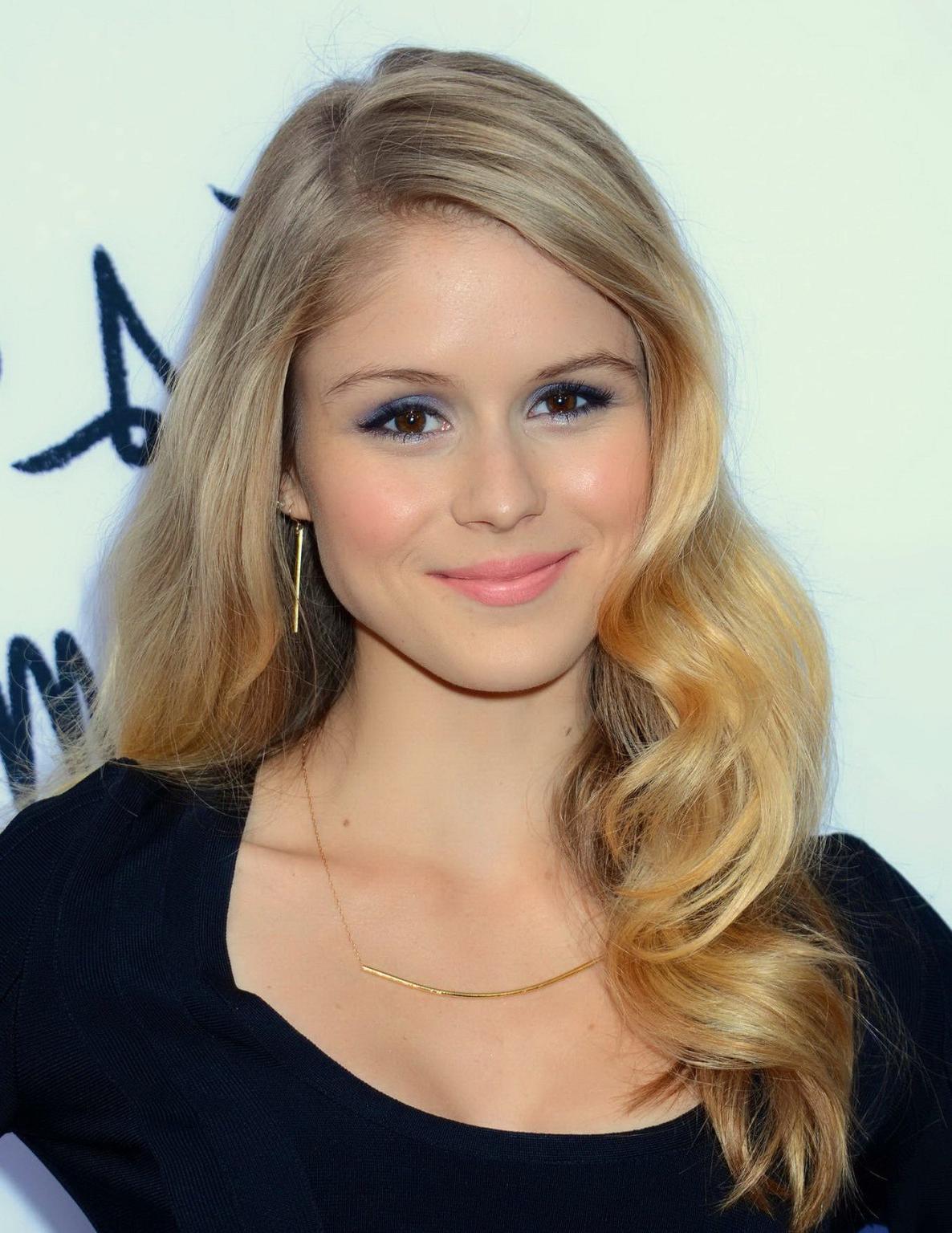 16P Erin Moriarty shows big cleavage wearing sexy black mini dress at The Kings of S