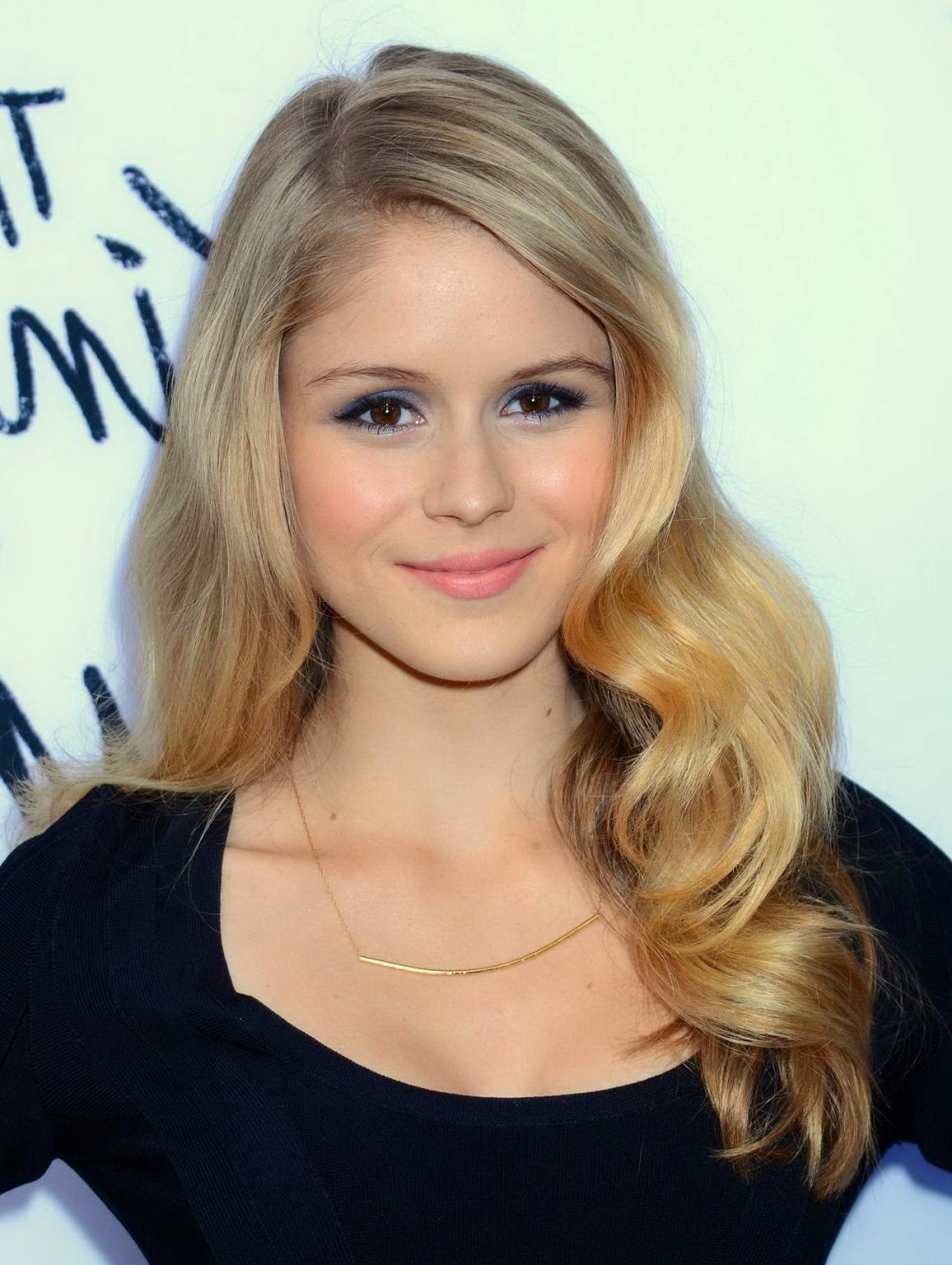 16P Erin Moriarty shows big cleavage wearing sexy black mini dress at The Kings of S