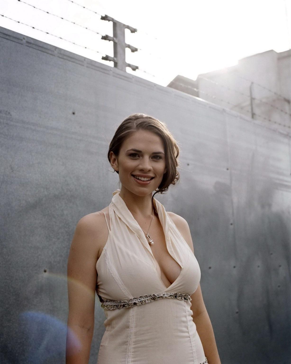 16P Hayley Atwell huge cleavage photoshoot taken in Perou back in 2007