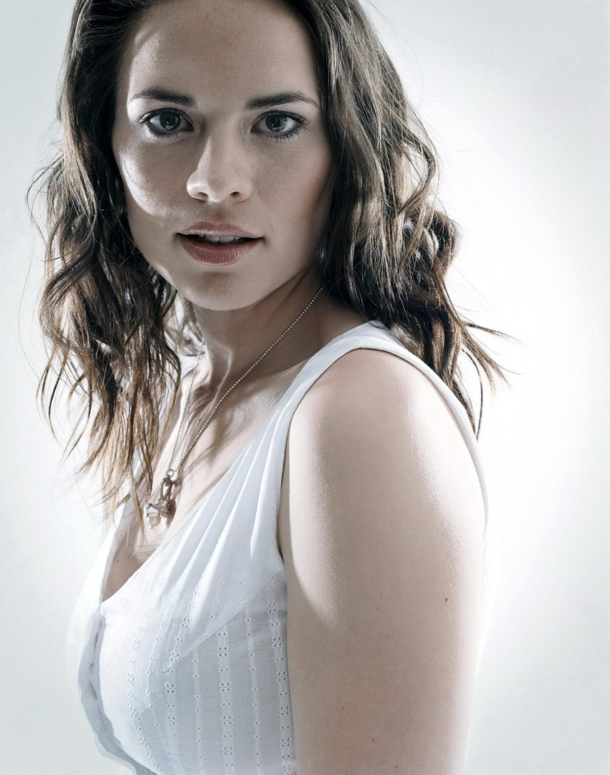 16P Hayley Atwell huge cleavage photoshoot taken in Perou back in 2007