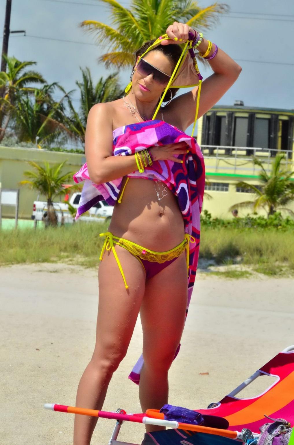 16P Jennifer Nicole Lee showing off her hairy pussy and nipple at Miami Beach