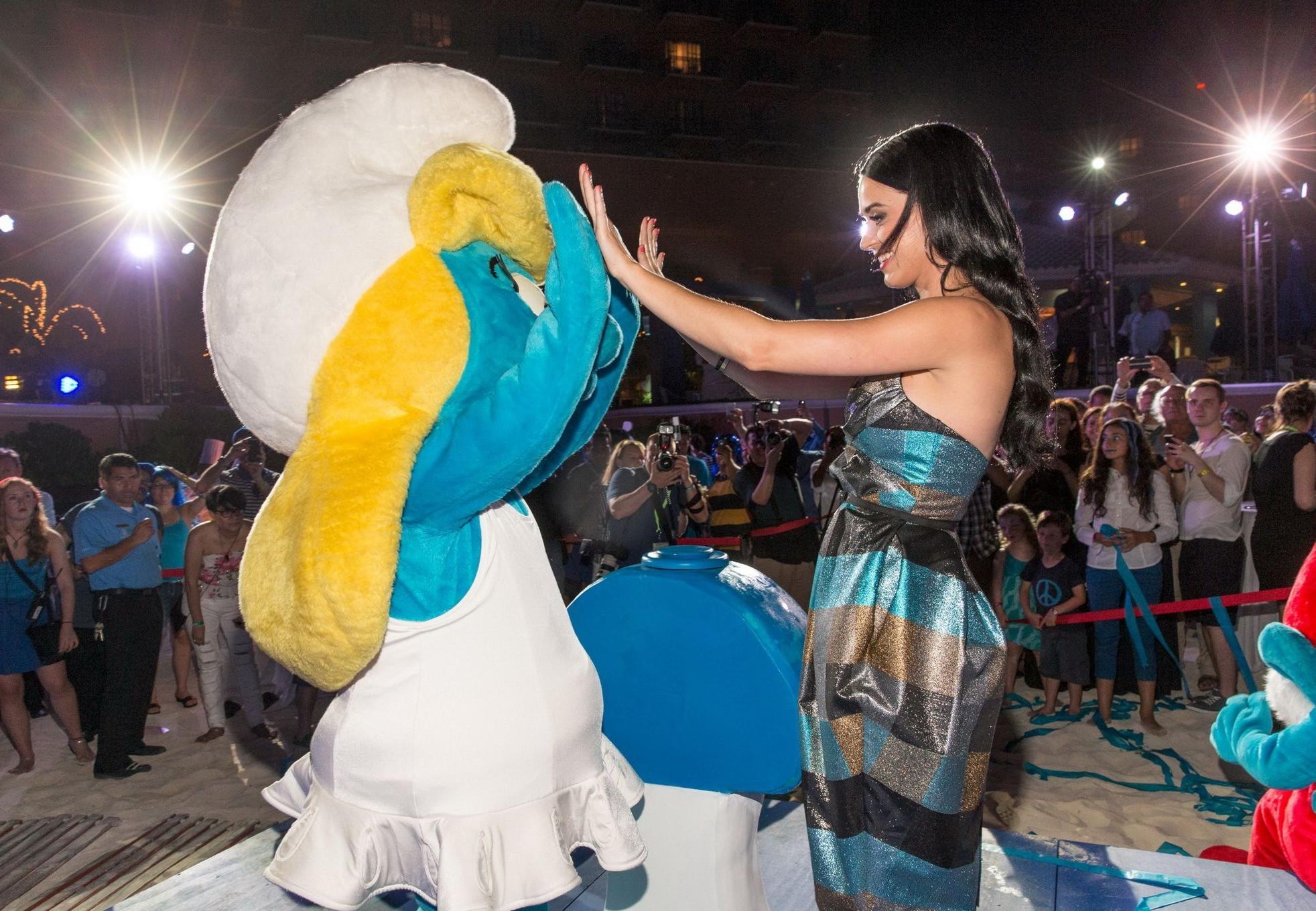 16P Katy Perry showing big cleavage in a hot strapless dress at The Smurfs 2 party a