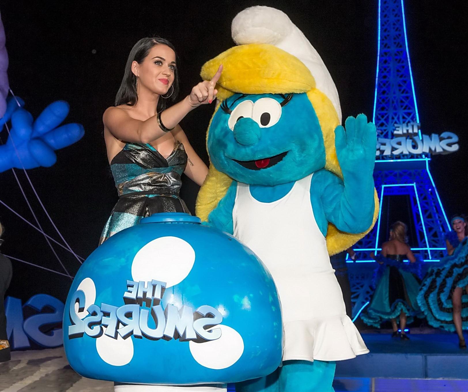 16P Katy Perry showing big cleavage in a hot strapless dress at The Smurfs 2 party a
