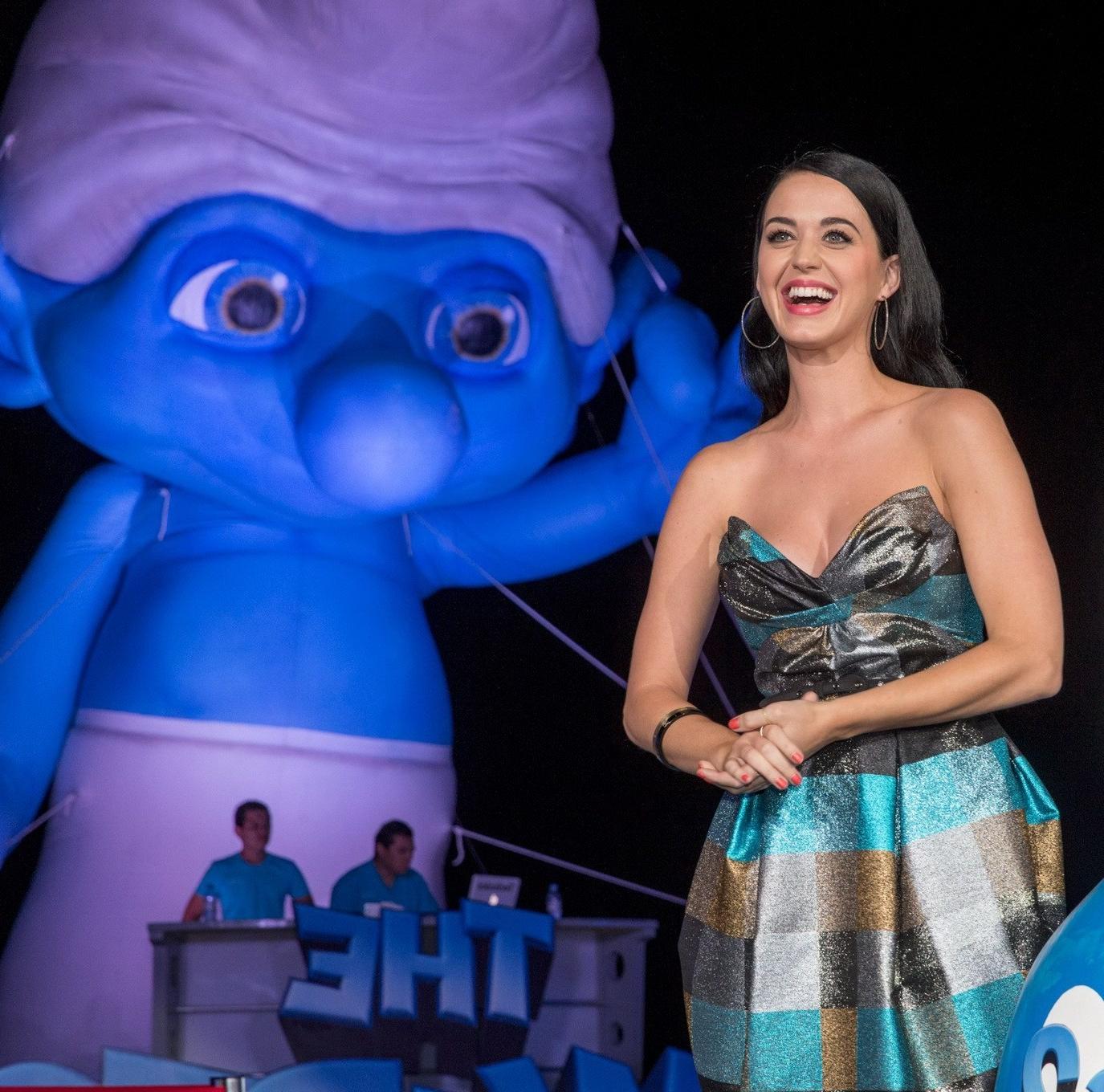 16P Katy Perry showing big cleavage in a hot strapless dress at The Smurfs 2 party a