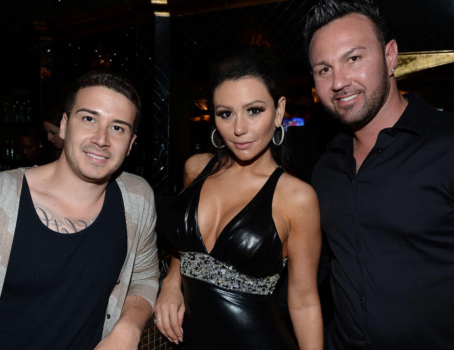 16P Jenni Farley showing huge cleavage at the NewNowNext Awards in LA