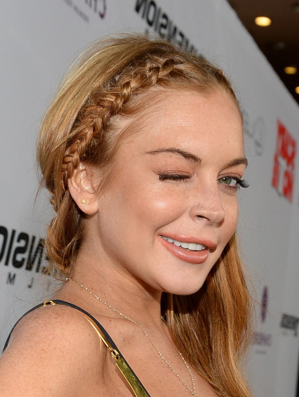 16P Lindsay Lohan showing huge cleavage at the 'Scary Movie 5' premiere in Hollywood