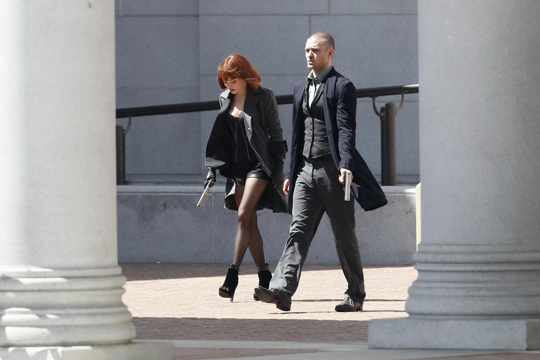 16P Amanda Seyfried leggy showing huge cleavage while filming In Time in LA