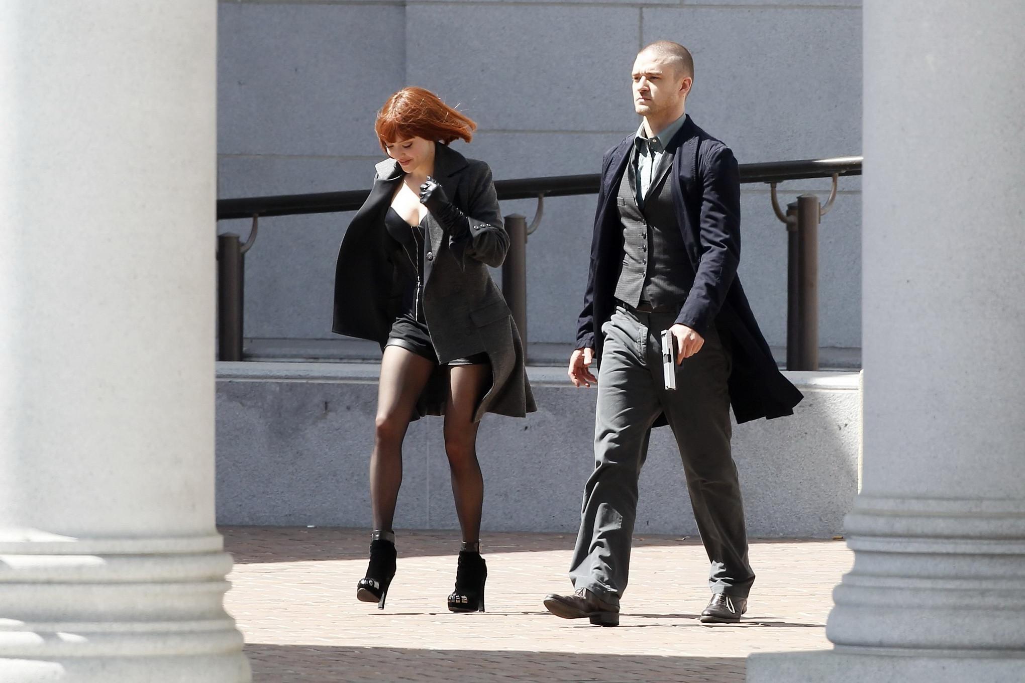 16P Amanda Seyfried leggy showing huge cleavage while filming In Time in LA