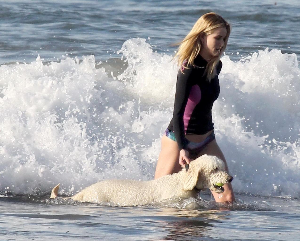 16P Rosie Huntington-Whiteley shows off her ass in bikini bottom while playing with 