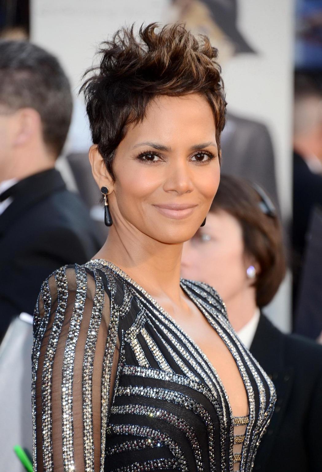 10P Busty Halle Berry showing cleavage at the 85th Oscars and Vanity Fair Oscar Part
